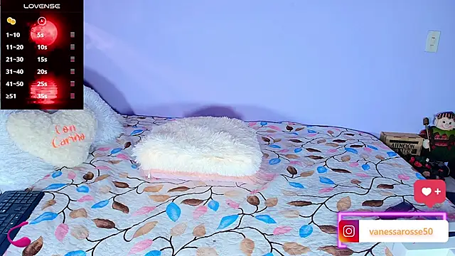 Snapshot of Julieth_Rossi chatting on 09/17/25, 10:11 Julieth Rossi online show from 09/17/25, 10:11