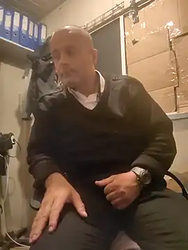 Snapshot of muscularsexy chatting on 09/24/25, 10:46 muscularsexy online show from 09/24/25, 10:46