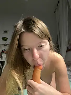 Snapshot of kimczii chatting on 01/15/26, 07:35 kimczii online show from 01/15/26, 07:35