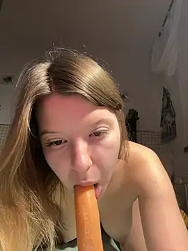 Snapshot of kimczii chatting on 02/24/26, 07:28 kimczii online show from 02/24/26, 07:28