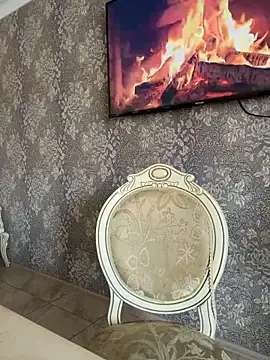 julia fly online show from 04/28/26, 04:39