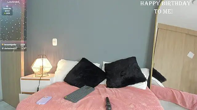 dominique25  online show from 02/28/25, 05:59