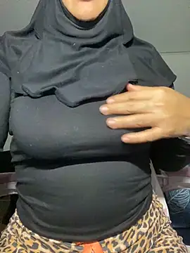 Snapshot of Jameela chatting on 01/23/25, 12:57 Jameela online show from 01/23/25, 12:57