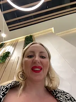 Snapshot of Allys chatting on 01/04/25, 02:46 Allys online show from 01/04/25, 02:46