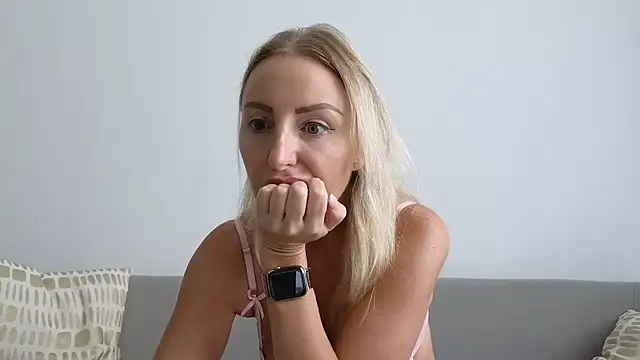 Snapshot of Allys chatting on 10/10/25, 05:06 Allys online show from 10/10/25, 05:06