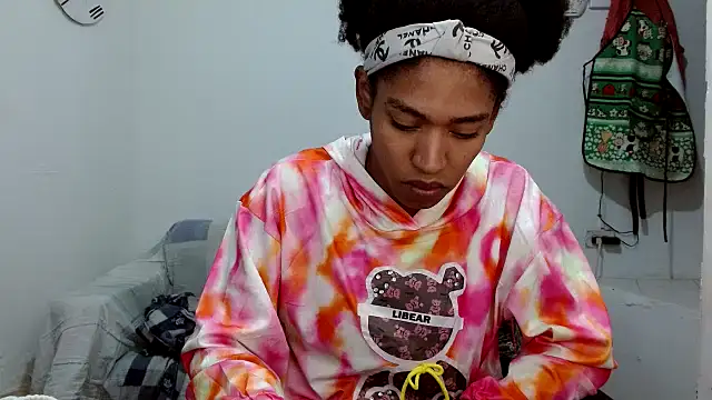 Snapshot of angelamarie1 chatting on 11/04/25, 06:01 angelamarie1 online show from 11/04/25, 06:01