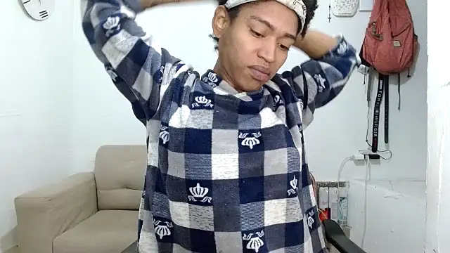 Snapshot of angelamarie1 chatting on 11/17/25, 11:43 angelamarie1 online show from 11/17/25, 11:43