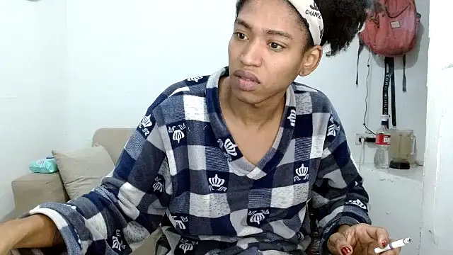 Snapshot of angelamarie1 chatting on 11/25/25, 12:43 angelamarie1 online show from 11/25/25, 12:43