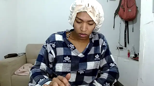 Snapshot of angelamarie1 chatting on 12/04/25, 12:42 angelamarie1 online show from 12/04/25, 12:42