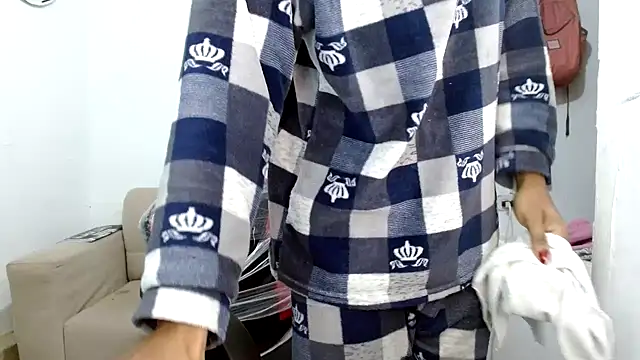 Snapshot of angelamarie1 chatting on 12/05/25, 11:19 angelamarie1 online show from 12/05/25, 11:19