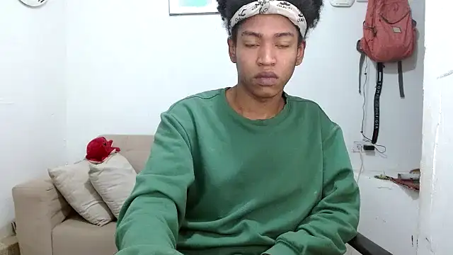 Snapshot of angelamarie1 chatting on 02/17/26, 12:18 angelamarie1 online show from 02/17/26, 12:18