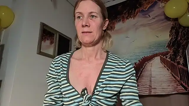 Snapshot of Lola_Belgium chatting on 04/29/26, 05:30 Lola Belgium online show from 04/29/26, 05:30