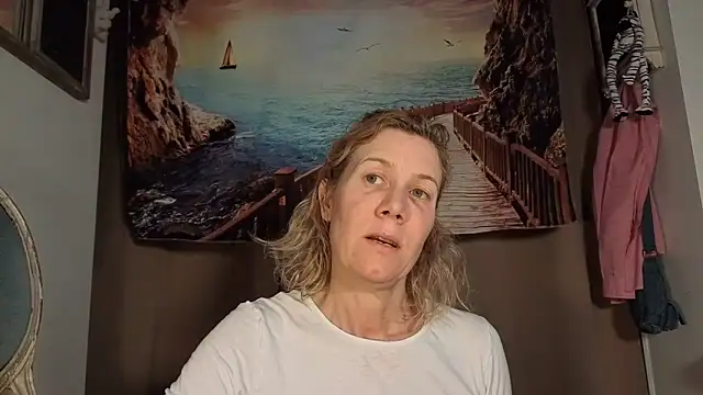Snapshot of Lola_Belgium chatting on 05/30/26, 05:37 Lola Belgium online show from 05/30/26, 05:37