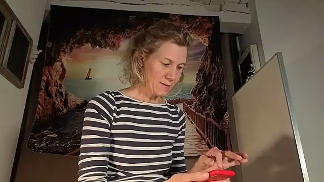 Snapshot of Lola_Belgium chatting on 06/04/26, 06:08 Lola Belgium online show from 06/04/26, 06:08