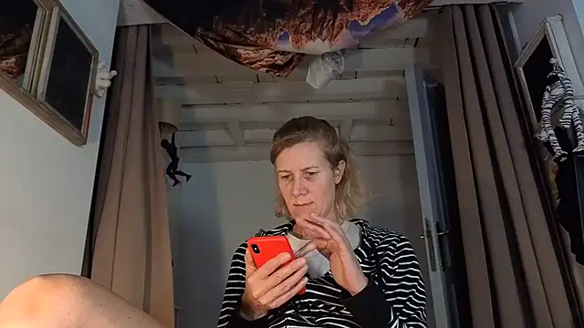 Lola Belgium online show from 06/30/26, 10:27