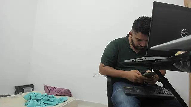 Snapshot of isearchcompany chatting on 12/16/25, 02:33 isearchcompany online show from 12/16/25, 02:33