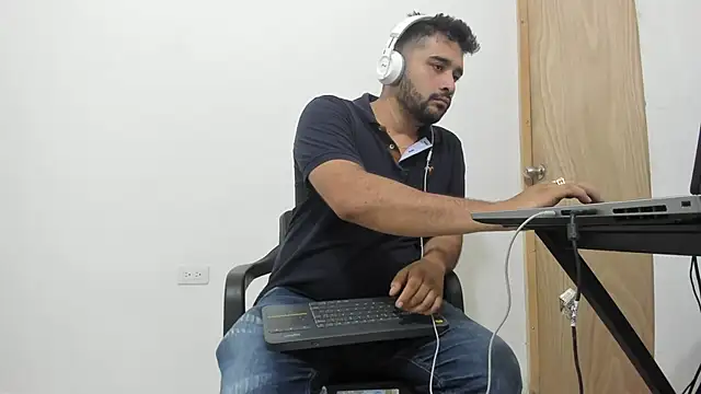 Snapshot of isearchcompany chatting on 12/20/25, 08:27 isearchcompany online show from 12/20/25, 08:27