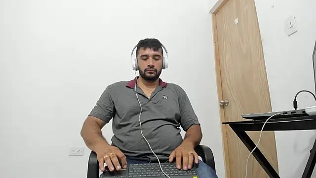 Snapshot of isearchcompany chatting on 12/21/25, 05:31 isearchcompany online show from 12/21/25, 05:31