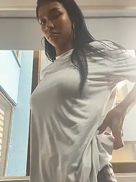 LauraAristizabal online show from 01/31/25, 07:29