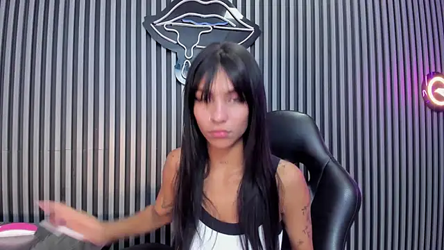 LauraAristizabal online show from 02/03/25, 07:21