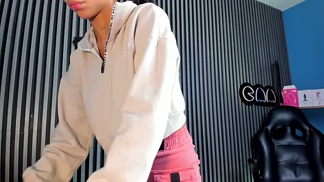 LauraAristizabal online show from 02/21/25, 03:54