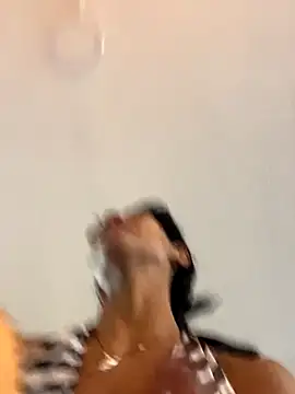 LauraAristizabal online show from 10/07/25, 12:46