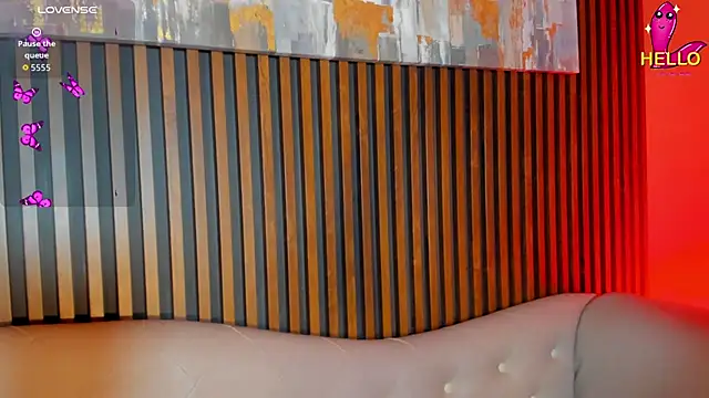 LauraAristizabal online show from 12/22/25, 12:46