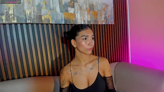 LauraAristizabal online show from 03/21/26, 12:43