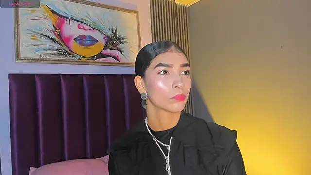 LauraAristizabal online show from 06/10/26, 12:04