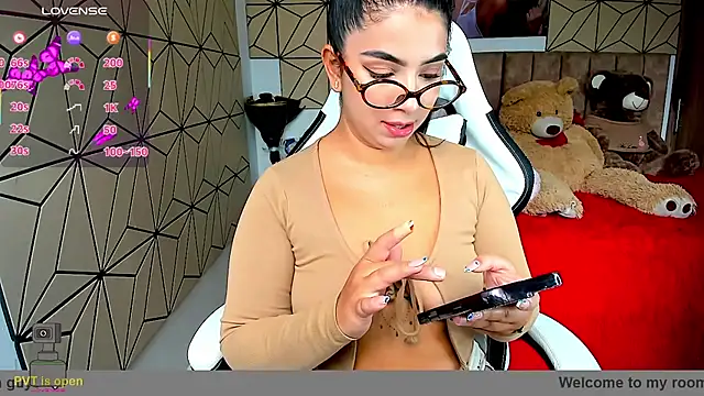 vane lopez  online show from 11/19/25, 06:19