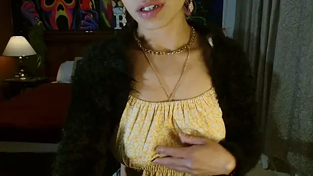 Snapshot of MINI_Petite chatting on 01/05/25, 12:20 MINI Petite online show from 01/05/25, 12:20