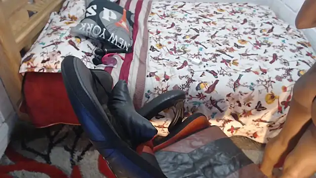 sexyjustin202 online show from 10/20/25, 10:32