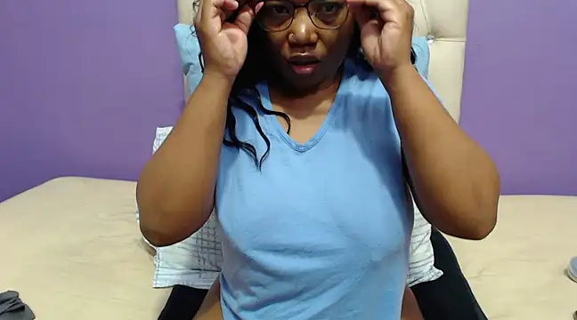 Snapshot of PeachAss4UU chatting on 02/27/25, 05:24 PeachAss4UU online show from 02/27/25, 05:24