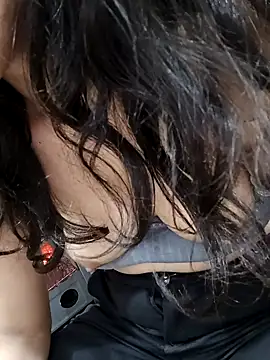 Snapshot of CuteSarikaLIVE chatting on 02/04/25, 10:32 CuteSarikaLIVE online show from 02/04/25, 10:32