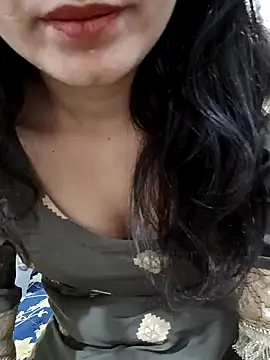 Snapshot of CuteSarikaLIVE chatting on 02/13/25, 04:32 CuteSarikaLIVE online show from 02/13/25, 04:32