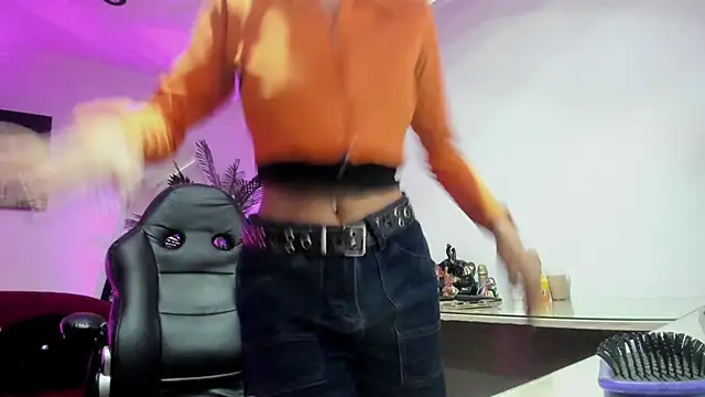 Meghan320 online show from 10/31/25, 11:33