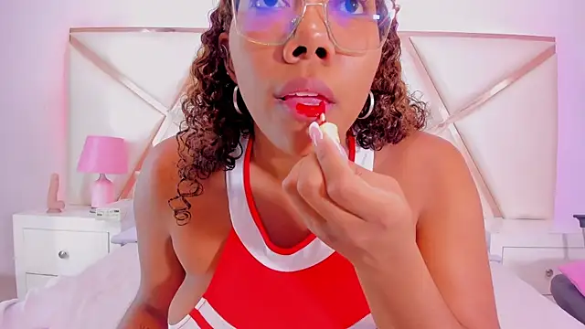 Aisharhodes00 online show from 10/28/25, 08:22