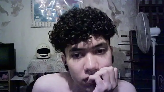 Snapshot of Emv2 chatting on 01/18/26, 12:58 Emv2 online show from 01/18/26, 12:58