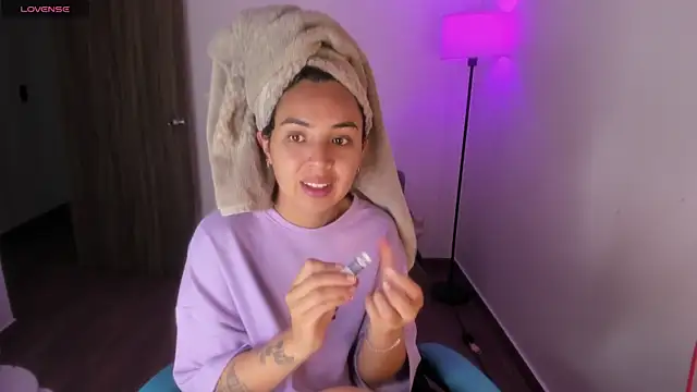 Miss Nicole online show from 12/17/25, 07:20