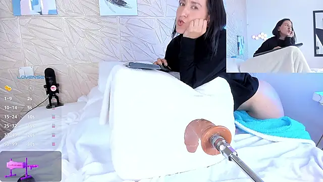 Snapshot of evaa_rose chatting on 01/23/25, 01:45 evaa rose online show from 01/23/25, 01:45