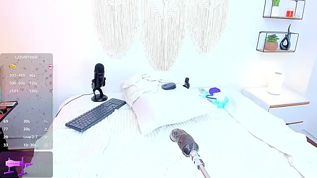 Snapshot of evaa_rose chatting on 01/15/26, 06:44 evaa rose online show from 01/15/26, 06:44