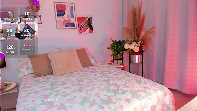 Snapshot of Misslaurenn chatting on 02/16/25, 01:14 Misslaurenn online show from 02/16/25, 01:14