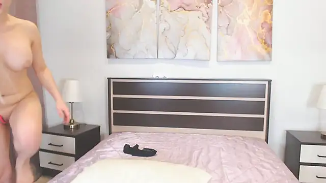 Yulianna Smith online show from 12/15/24, 11:09