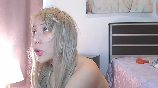 Yulianna Smith online show from 12/28/24, 05:44