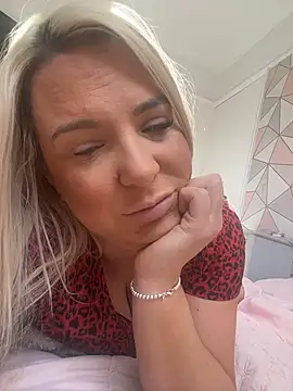 Bustyblondebabe32 online show from 04/07/26, 09:32