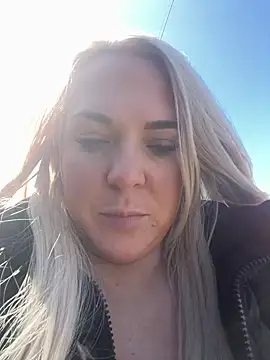 Bustyblondebabe32 online show from 04/24/26, 09:12