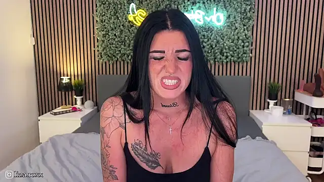 Snapshot of LizaRoxx chatting on 09/22/25, 05:37 LizaRoxx online show from 09/22/25, 05:37