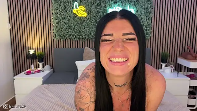 Snapshot of LizaRoxx chatting on 10/04/25, 09:57 LizaRoxx online show from 10/04/25, 09:57