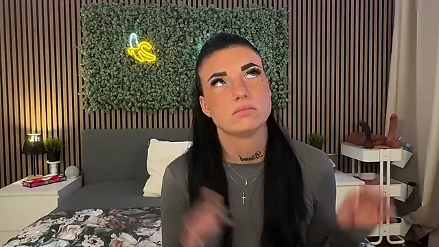 Snapshot of LizaRoxx chatting on 11/05/25, 10:59 LizaRoxx online show from 11/05/25, 10:59