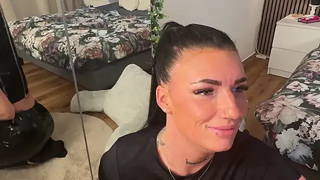 Snapshot of LizaRoxx chatting on 11/12/25, 09:36 LizaRoxx online show from 11/12/25, 09:36